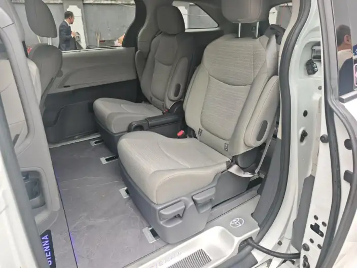 Toyota Sienna 2024 Model Hybrid 2.5L Comfort Edition – фото 8