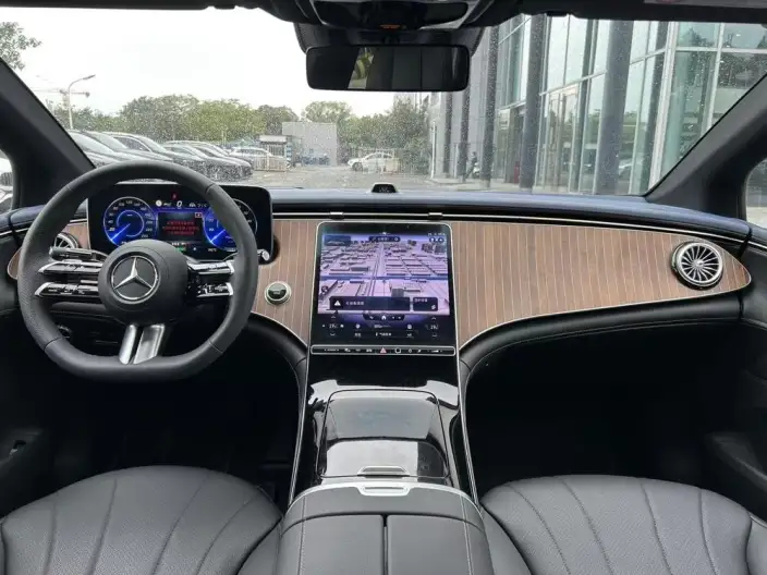 Mercedes-Benz EQE 2022 Model EQE 350 Deluxe Edition – фото 10