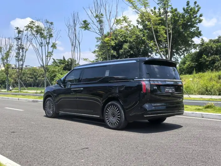 ZEEKR 009 2024 Model VI seat Executive Edition 4WD 140kWh – фото 5