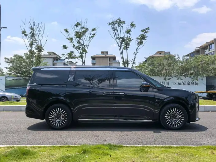 ZEEKR 009 2024 Model VI seat Executive Edition 4WD 140kWh – фото 8