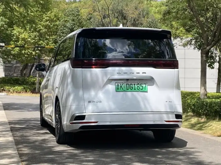 Denza D9 EV 2024 Model 600 4WD Flagship Model