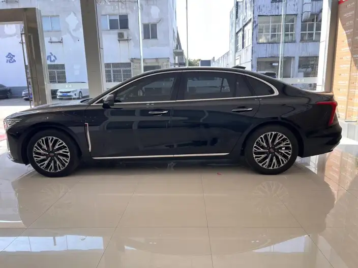 Hongqi H5 2024 Model 2.0T Automatic Flag Enjoy Edition