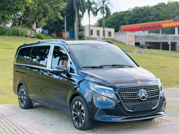 Mercedes-Benz V-Class 2024 Model V 300 Pilot Edition – фото 3