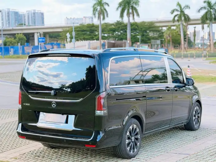 Mercedes-Benz V-Class 2024 Model V 300 Pilot Edition – фото 7