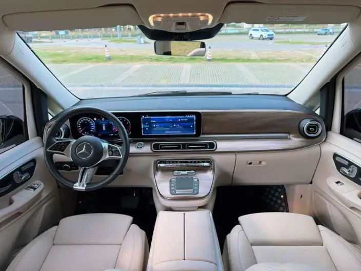 Mercedes-Benz V-Class 2024 Model V 300 Pilot Edition – фото 9