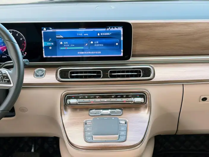 Mercedes-Benz V-Class 2024 Model V 300 Pilot Edition – фото 10