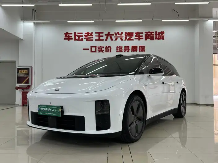 Li Auto i6 2025 Model 2WD Standard Edition – фото 1