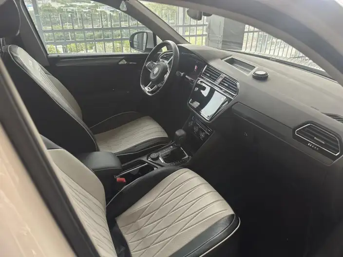 Volkswagen Tiguan L 2021 Model 380TSI Automatic 4WD R-Line Enjoy the version more 7 seat – фото 8