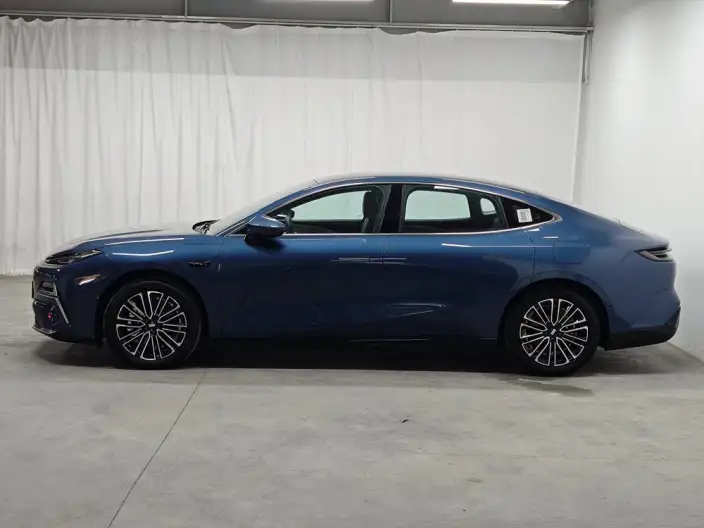 Geely Galaxy E8 PHEV 2025 Model 130km EM-i Premium Edition