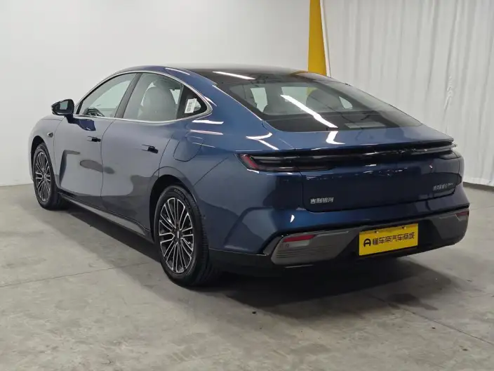 Geely Galaxy E8 PHEV 2025 Model 130km EM-i Premium Edition – фото 5