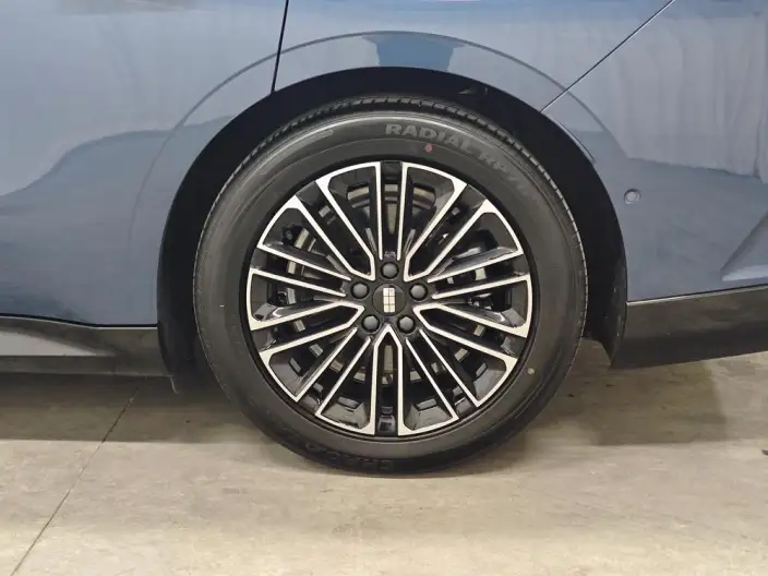 Geely Galaxy E8 PHEV 2025 Model 130km EM-i Premium Edition – фото 9