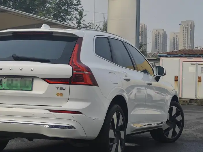 Volvo XC60 PHEV 2024 Model T8 4WD Long Battery Life Pro Smart Elegance Deluxe Edition