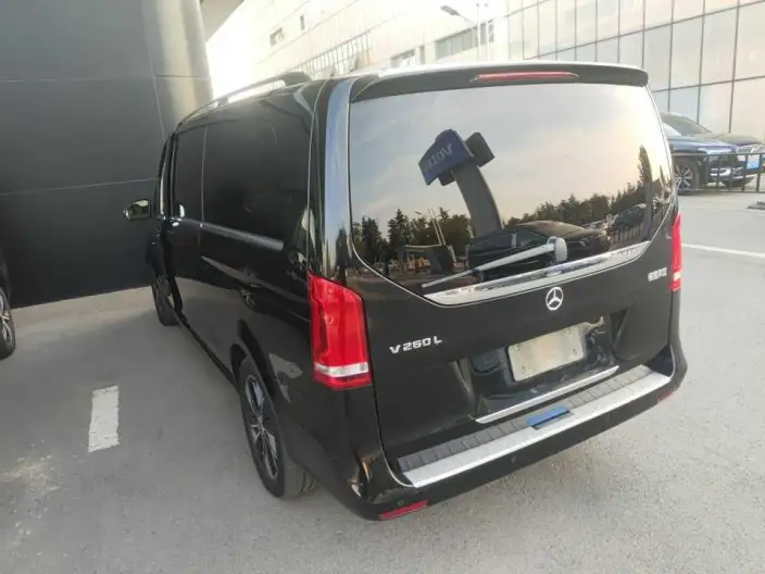 Mercedes-Benz V-Class 2021 Model V 260 L Long wheelbase Premium Edition – фото 3