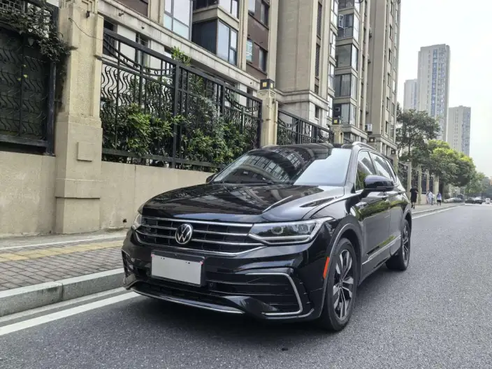 Volkswagen Tiguan L 2022 Model 330TSI Automatic 2WD R-Line Enjoy the version more – фото 1