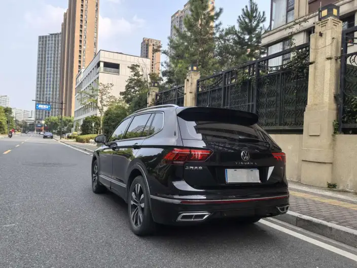 Volkswagen Tiguan L 2022 Model 330TSI Automatic 2WD R-Line Enjoy the version more – фото 4