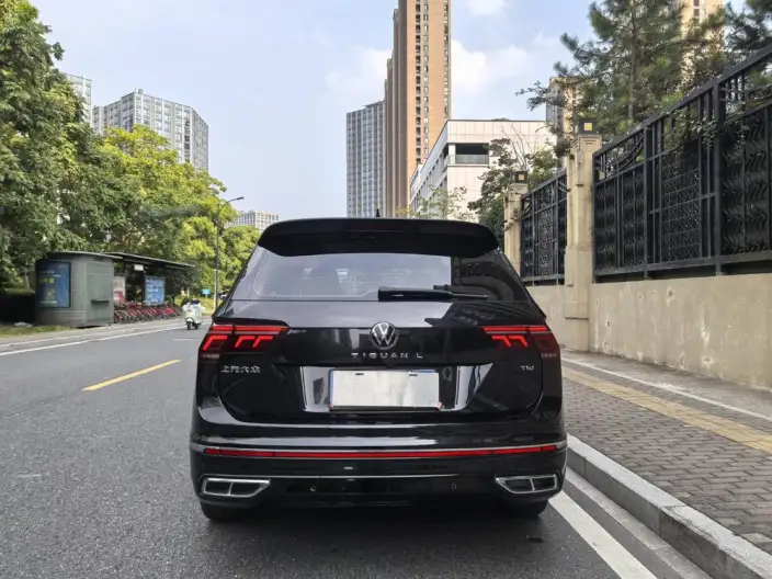 Volkswagen Tiguan L 2022 Model 330TSI Automatic 2WD R-Line Enjoy the version more – фото 5