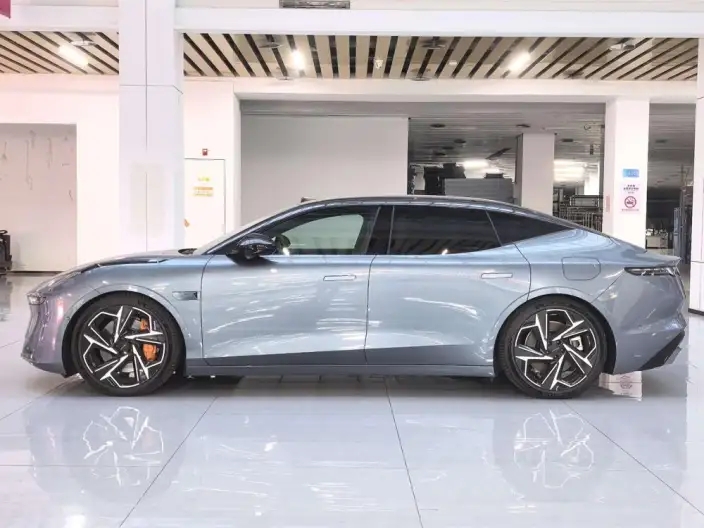 **Lynk & Co Z10** 2025 Model 95kWh 702km 4WD Halo
