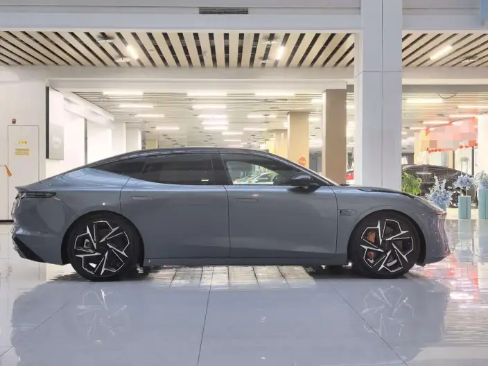 **Lynk & Co Z10** 2025 Model 95kWh 702km 4WD Halo – фото 7