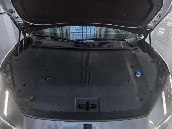 **Lynk & Co Z10** 2025 Model 95kWh 702km 4WD Halo – фото 8