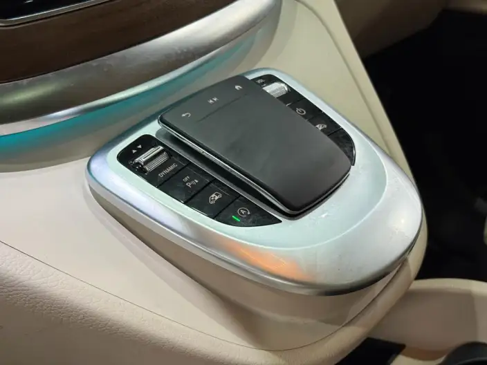 Mercedes-Benz V-Class 2022 Model V 260 Premium Edition – фото 6