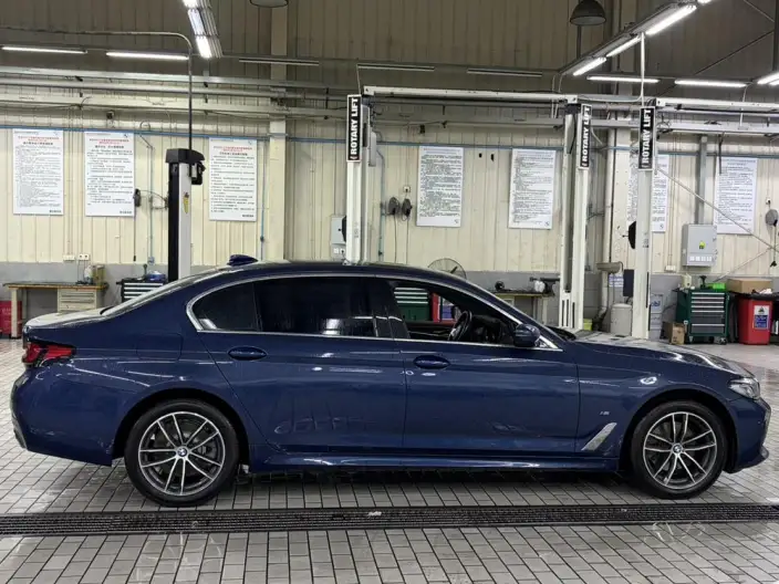 BMW 5 Series 2021 Model 525Li M Sports Set – фото 6