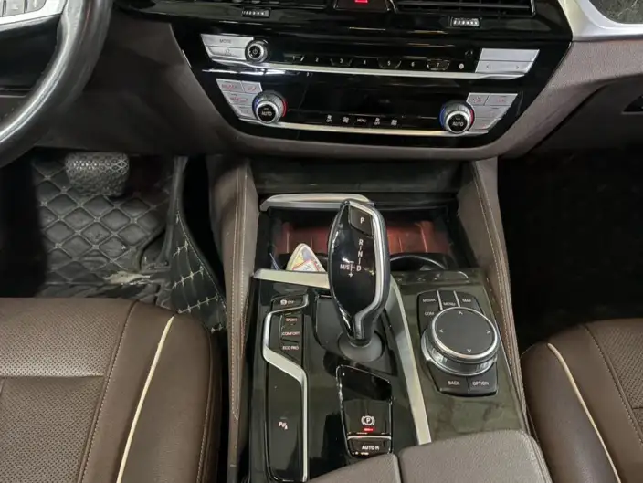 BMW 5 Series 2021 Model 525Li M Sports Set – фото 10