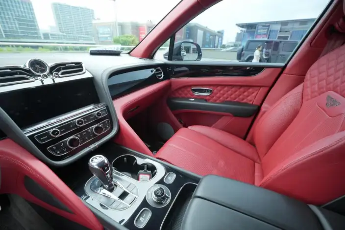 Bentayga 2022 Model 4.0T V8 – фото 7