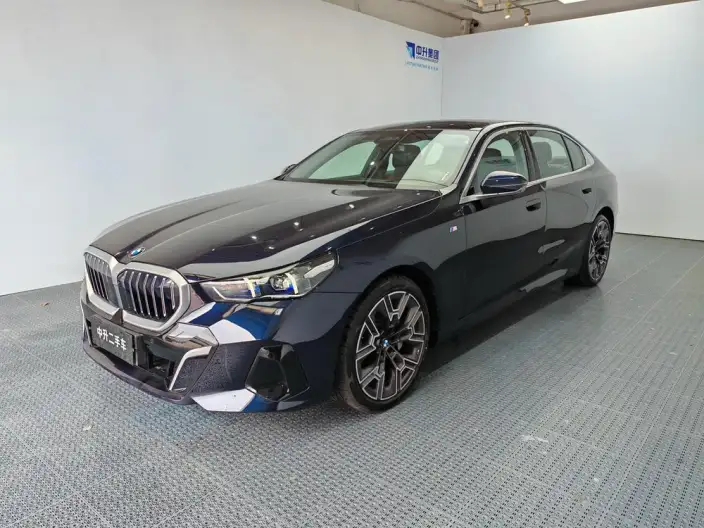 BMW 5 Series 2025 Model 530Li Exclusive Model M Sports Set