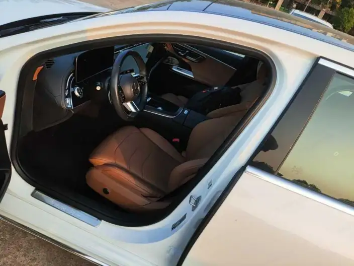 Mercedes-Benz E-Class 2024 Model E 260 L Sports sedan – фото 8