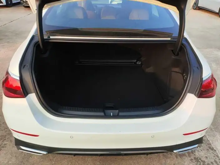 Mercedes-Benz E-Class 2024 Model E 260 L Sports sedan – фото 10