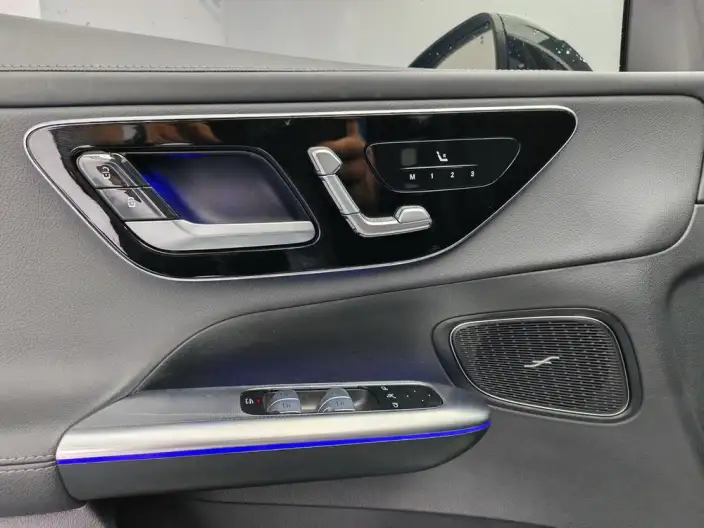 Mercedes-Benz GLC 2023 Model Facelift GLC 300 L 4MATIC Dynamic Model 5 seat – фото 9