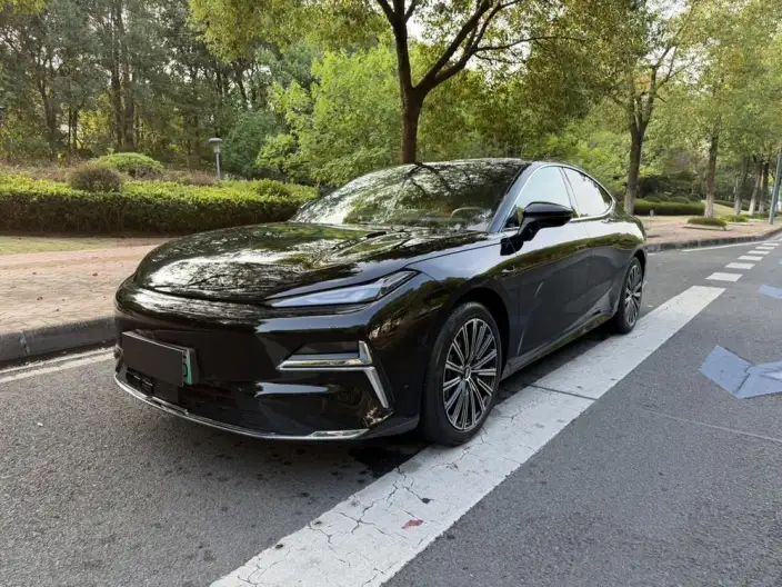 Geely Galaxy E8 PHEV 2025 Model 130km EM-i Premium Edition