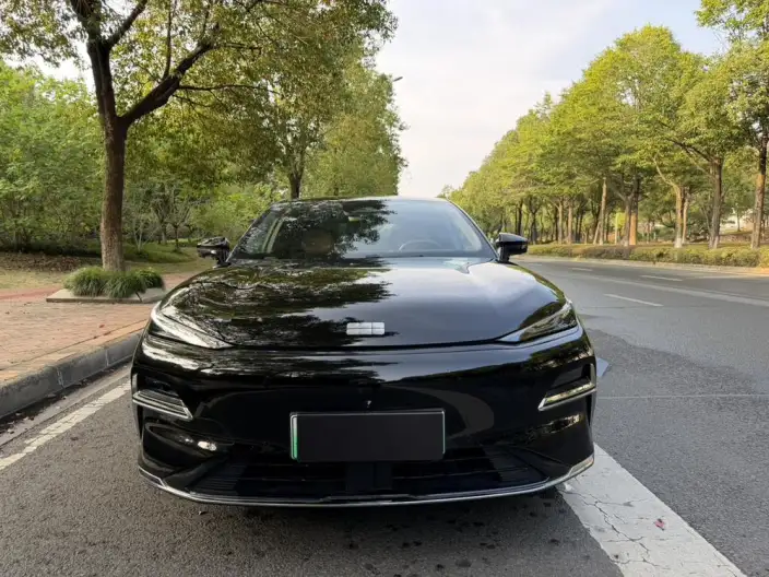 Geely Galaxy E8 PHEV 2025 Model 130km EM-i Premium Edition
