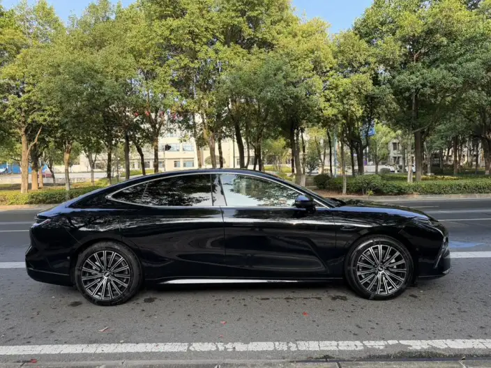 Geely Galaxy E8 PHEV 2025 Model 130km EM-i Premium Edition – фото 7
