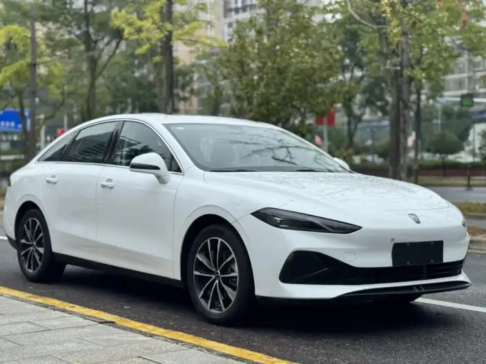 Roewe D7 DMH 2023 Model 125 Superior Edition