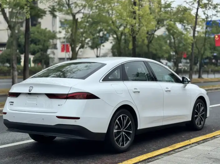 Roewe D7 DMH 2023 Model 125 Superior Edition – фото 6