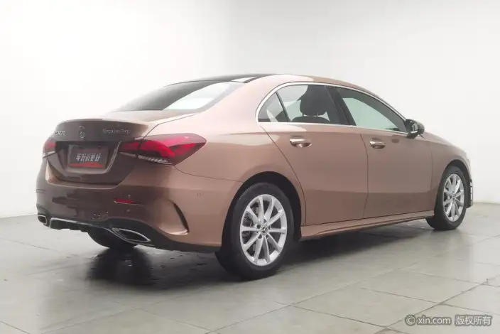 Mercedes-Benz A-class 2020 Model A 200 L Sports sedan – фото 4