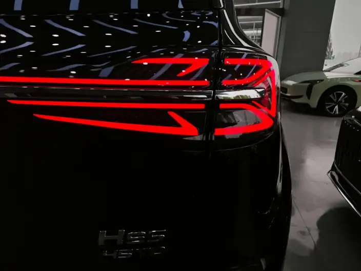 Hongqi HS5 2023 Model 2.0T Flag Ling Pro Edition – фото 7