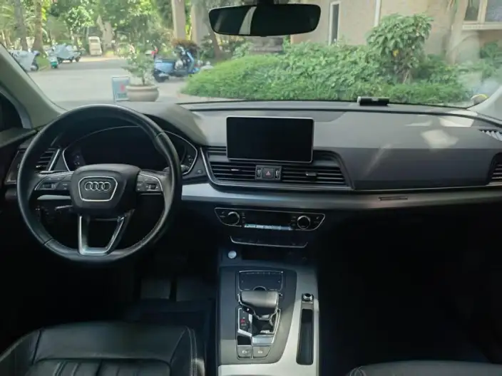 Audi Q5L 2020 Model Facelift 40 TFSI Rong Xiang Fashion Model – фото 7