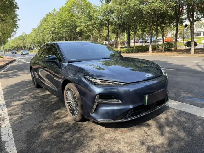 Geely Galaxy E8 PHEV 2025 Model 130km EM-i Premium Edition