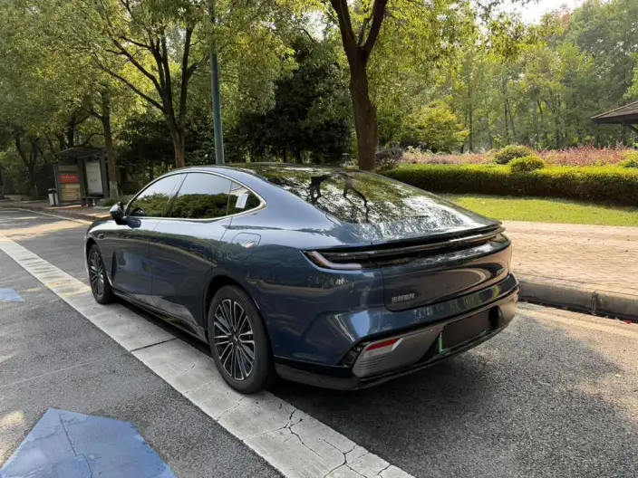 Geely Galaxy E8 PHEV 2025 Model 130km EM-i Premium Edition