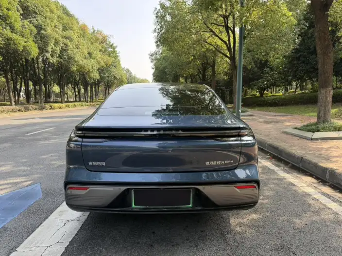Geely Galaxy E8 PHEV 2025 Model 130km EM-i Premium Edition – фото 5