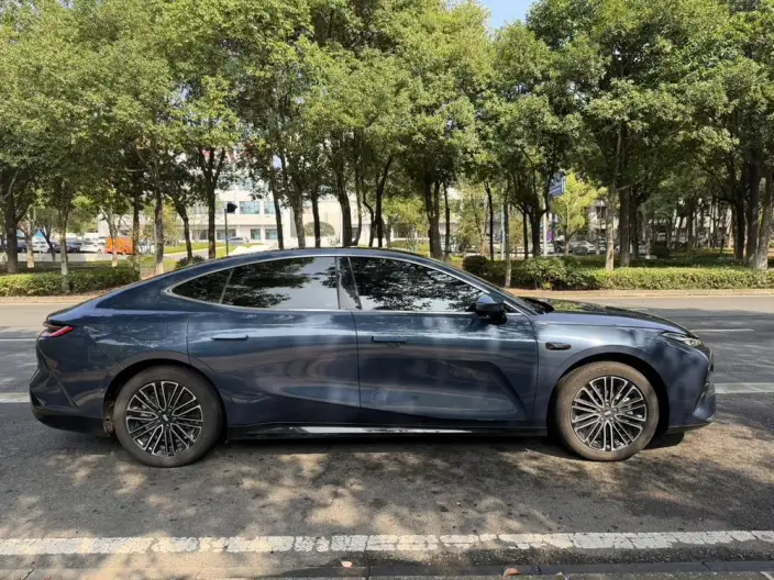 Geely Galaxy E8 PHEV 2025 Model 130km EM-i Premium Edition – фото 7