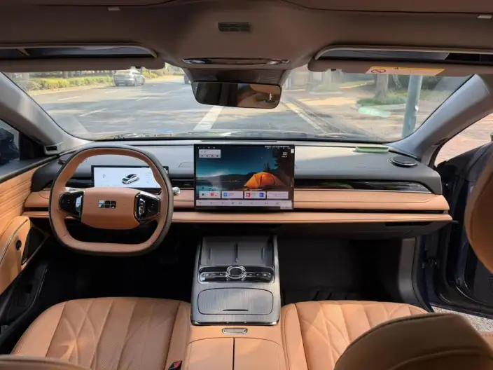 Geely Galaxy E8 PHEV 2025 Model 130km EM-i Premium Edition – фото 9