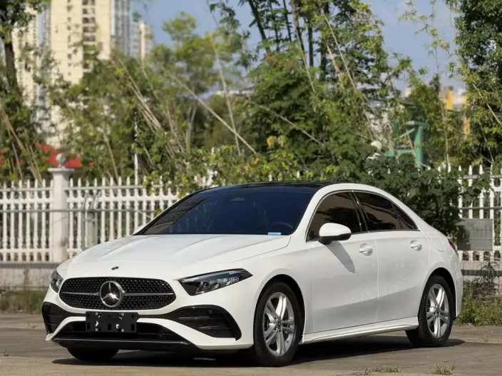 Mercedes-Benz A-class 2025 Model A 180 L – фото 1