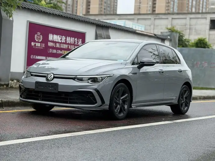 Volkswagen Golf 2023 Model 280TSI DSG R-Line Lite – фото 1
