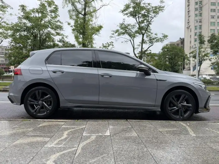 Volkswagen Golf 2023 Model 280TSI DSG R-Line Lite – фото 8