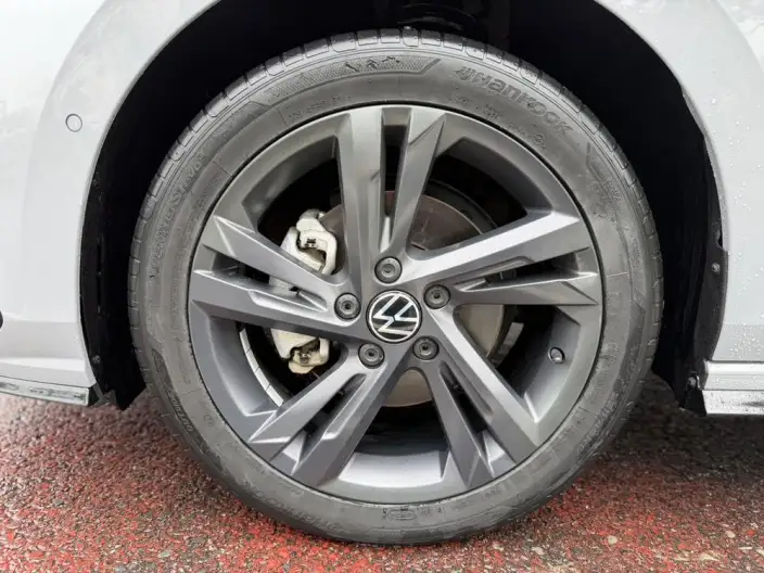 Volkswagen Golf 2023 Model 280TSI DSG R-Line Lite – фото 9