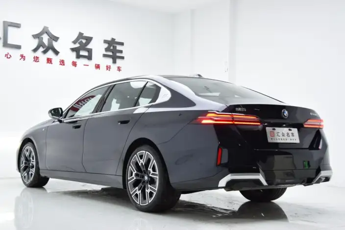 BMW 5 Series 2025 Model 530Li Exclusive Model M Sports Set – фото 4