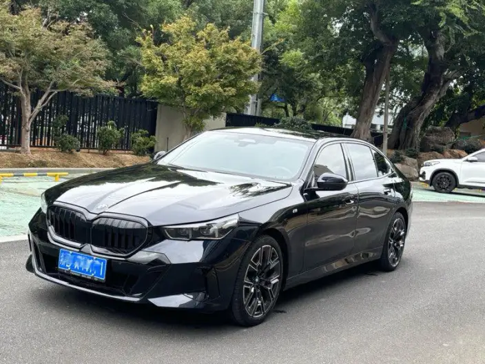 BMW 5 Series 2025 Model Facelift 530Li Exclusive Model M Sports Set